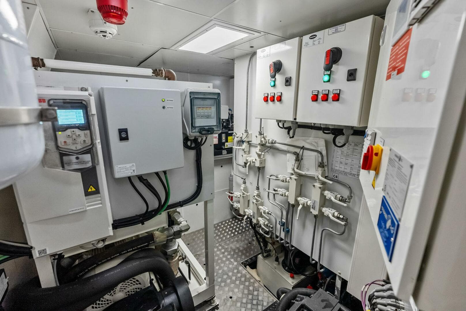 2023 Custom Line 33 Navetta — photo 130