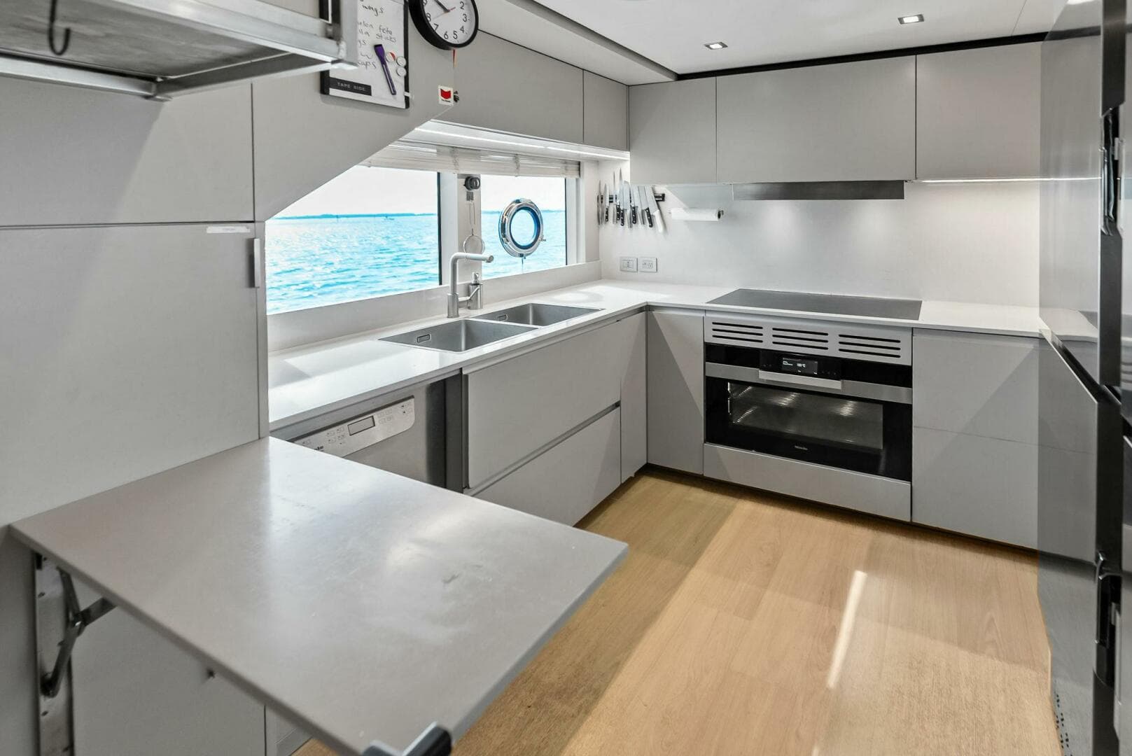 2023 Custom Line 33 Navetta — photo 48