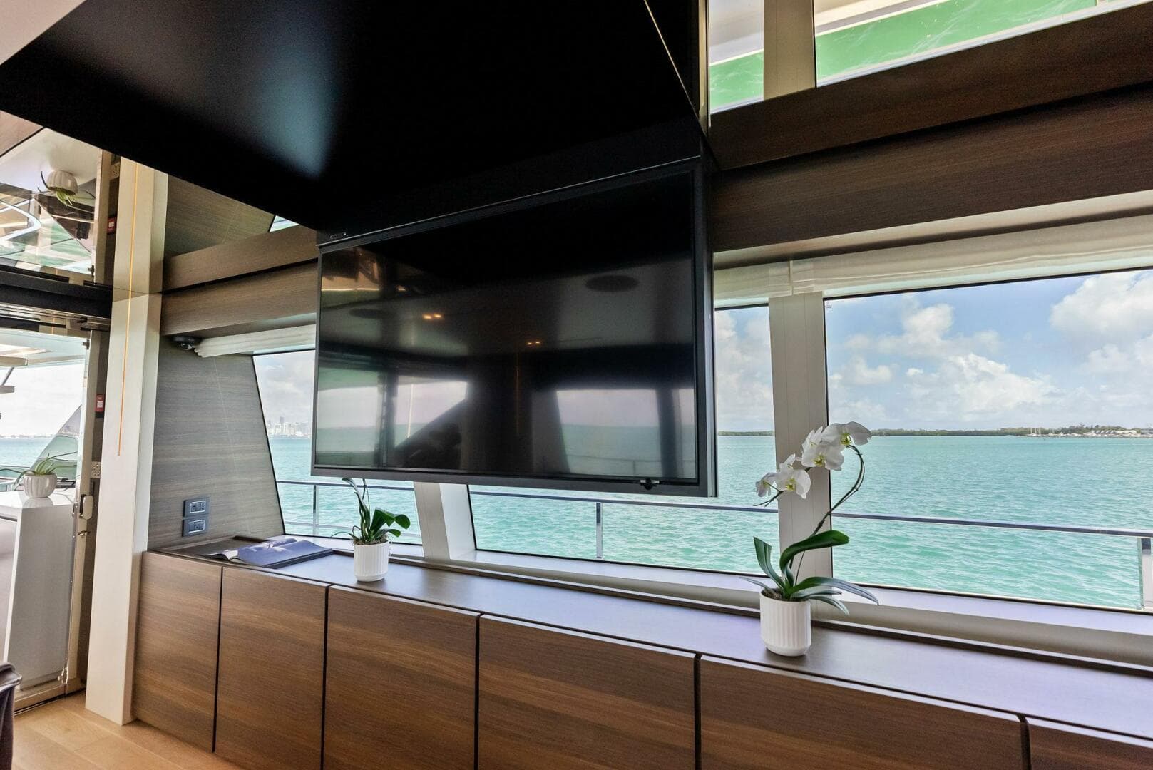 2023 Custom Line 33 Navetta — photo 42