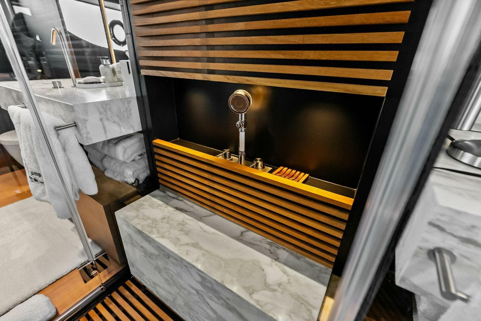 2023 Custom Line 33 Navetta — photo 70