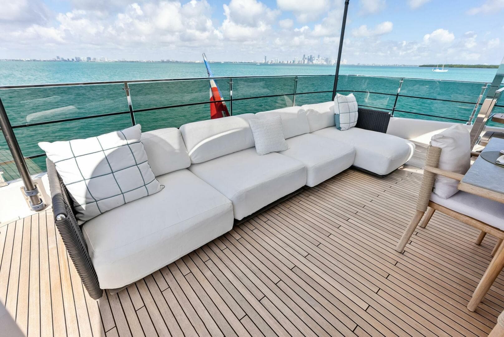 2023 Custom Line 33 Navetta — photo 26