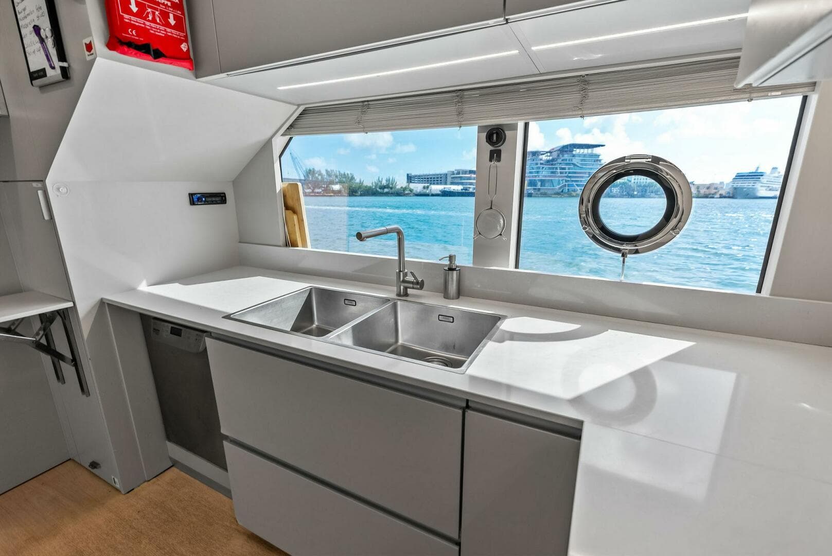 2023 Custom Line 33 Navetta — photo 49