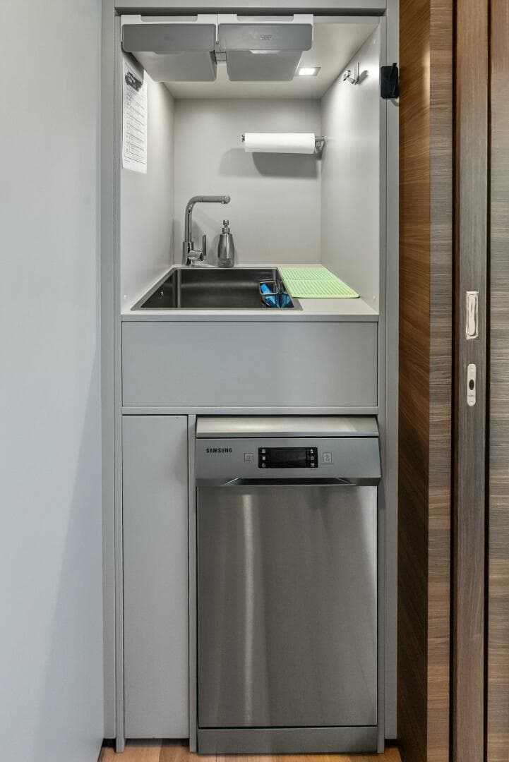 2023 Custom Line 33 Navetta — photo 111