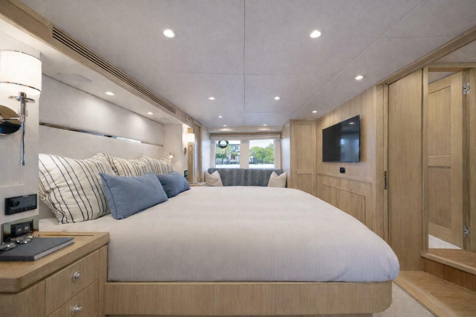 2026 Offshore Yachts — photo 14