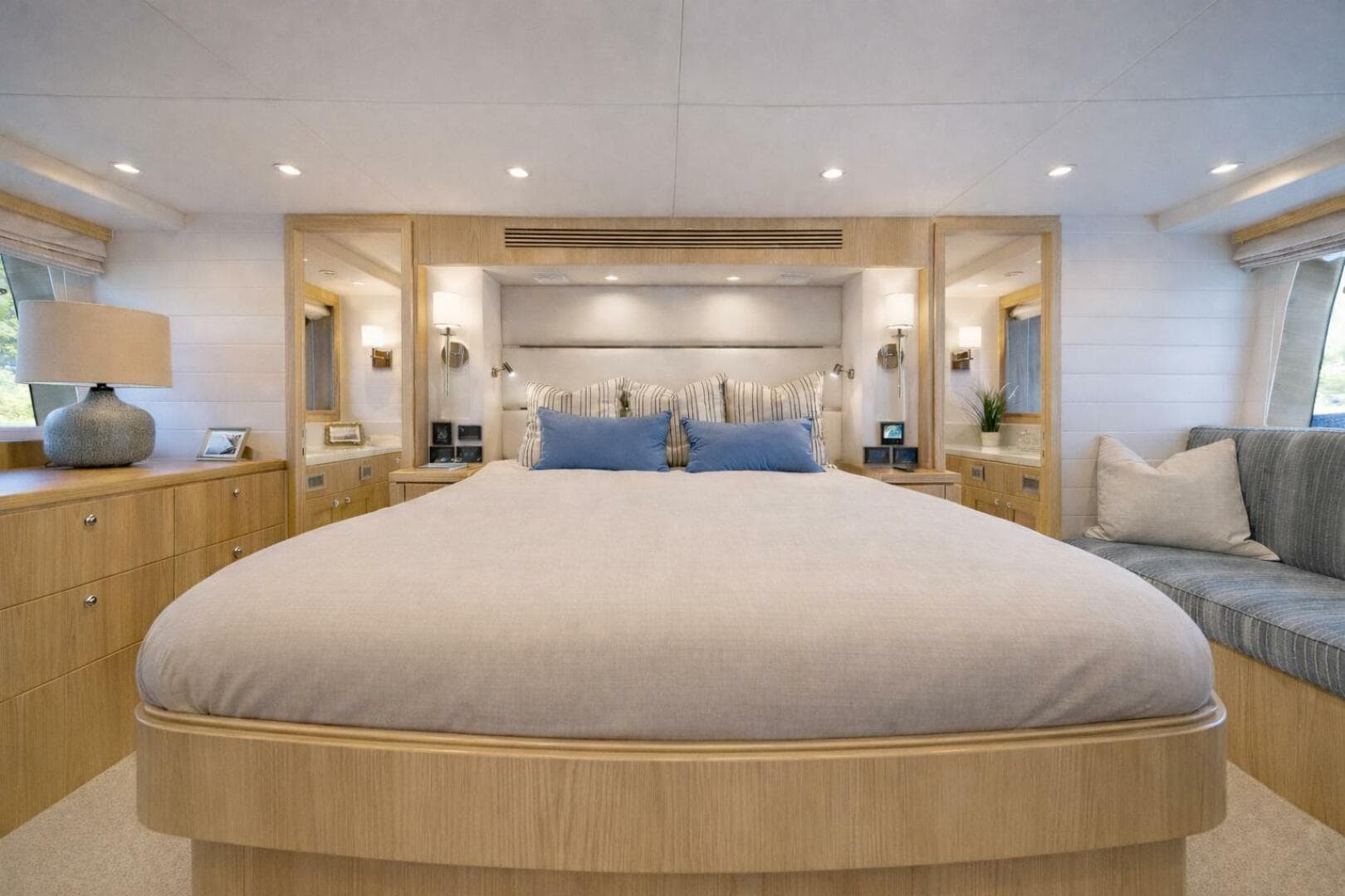 2026 Offshore Yachts — photo 13