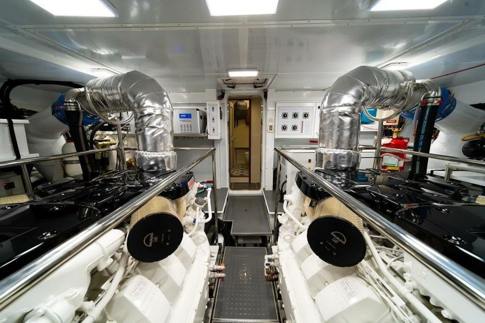 2026 Offshore Yachts — photo 30