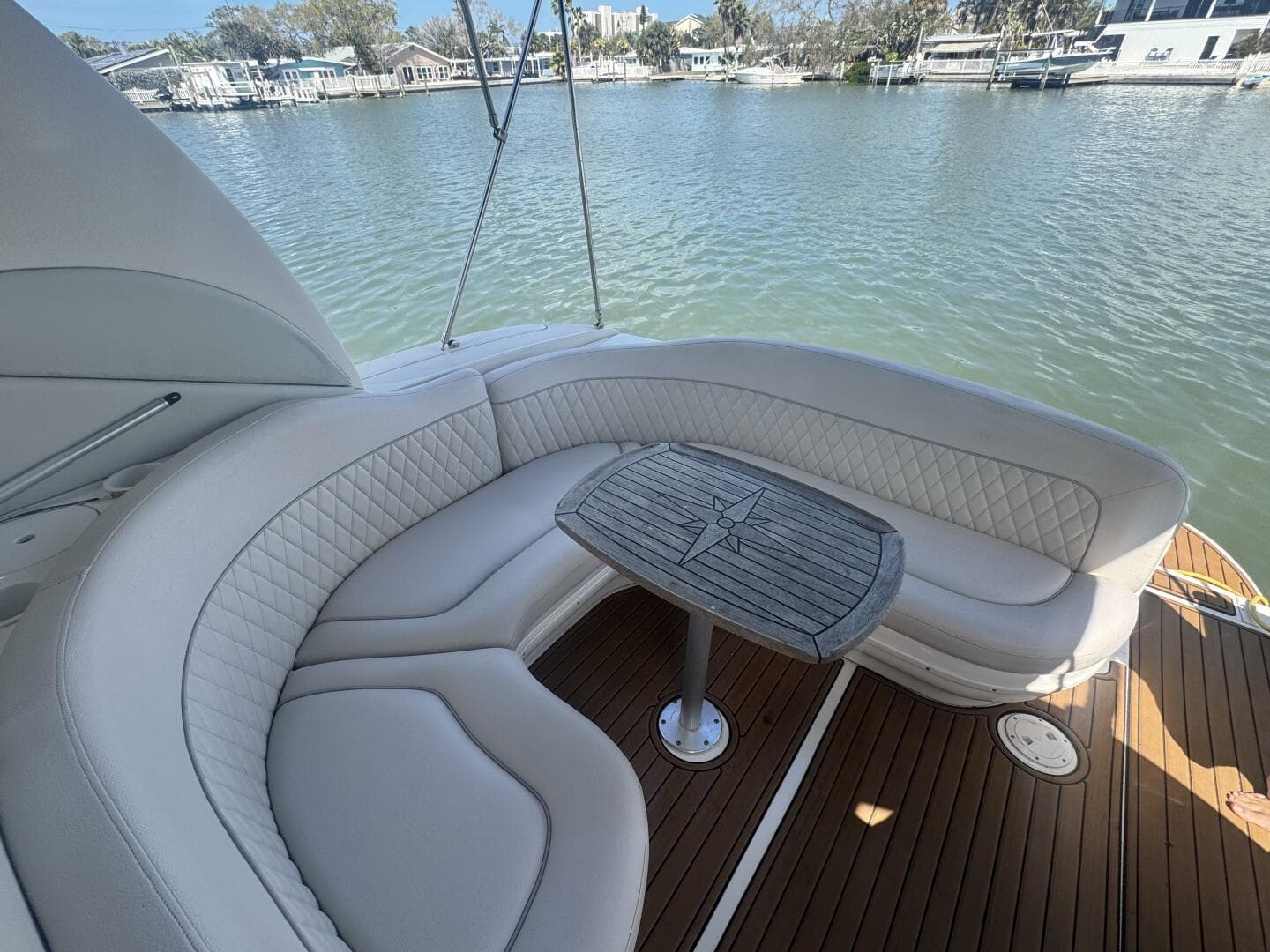 2002 Sea Ray 320 Sundancer — photo 17