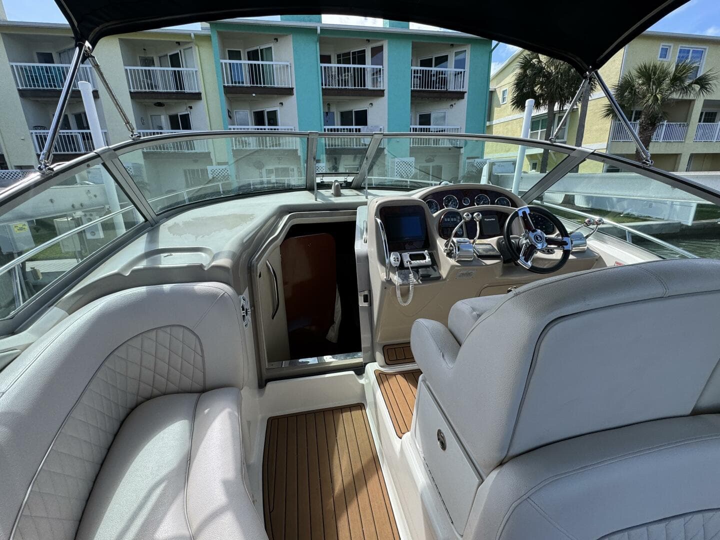 2002 Sea Ray 320 Sundancer — photo 27