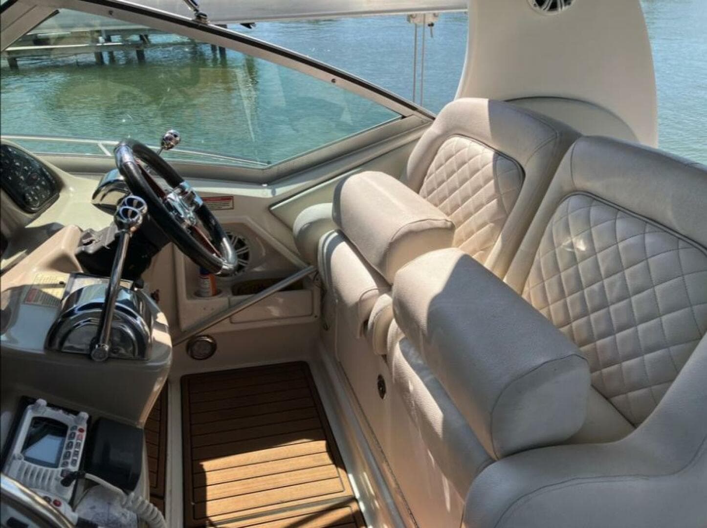 2002 Sea Ray 320 Sundancer — photo 22