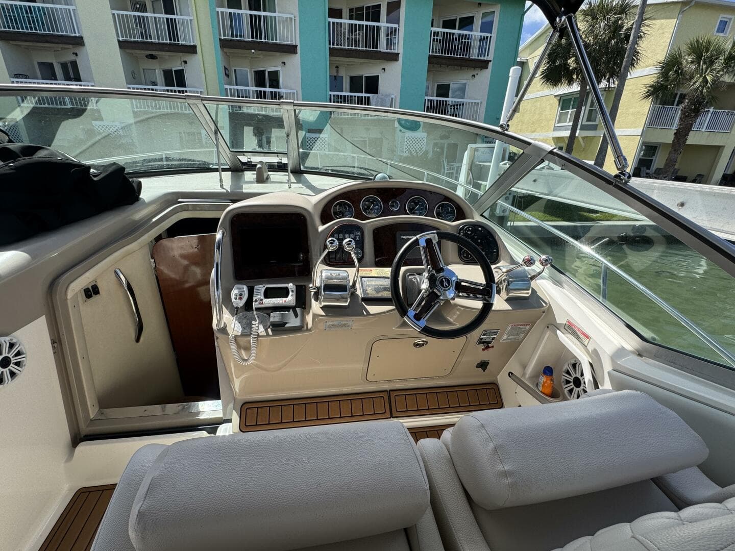 2002 Sea Ray 320 Sundancer — photo 20