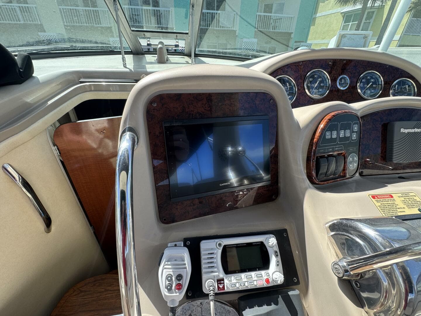 2002 Sea Ray 320 Sundancer — photo 26