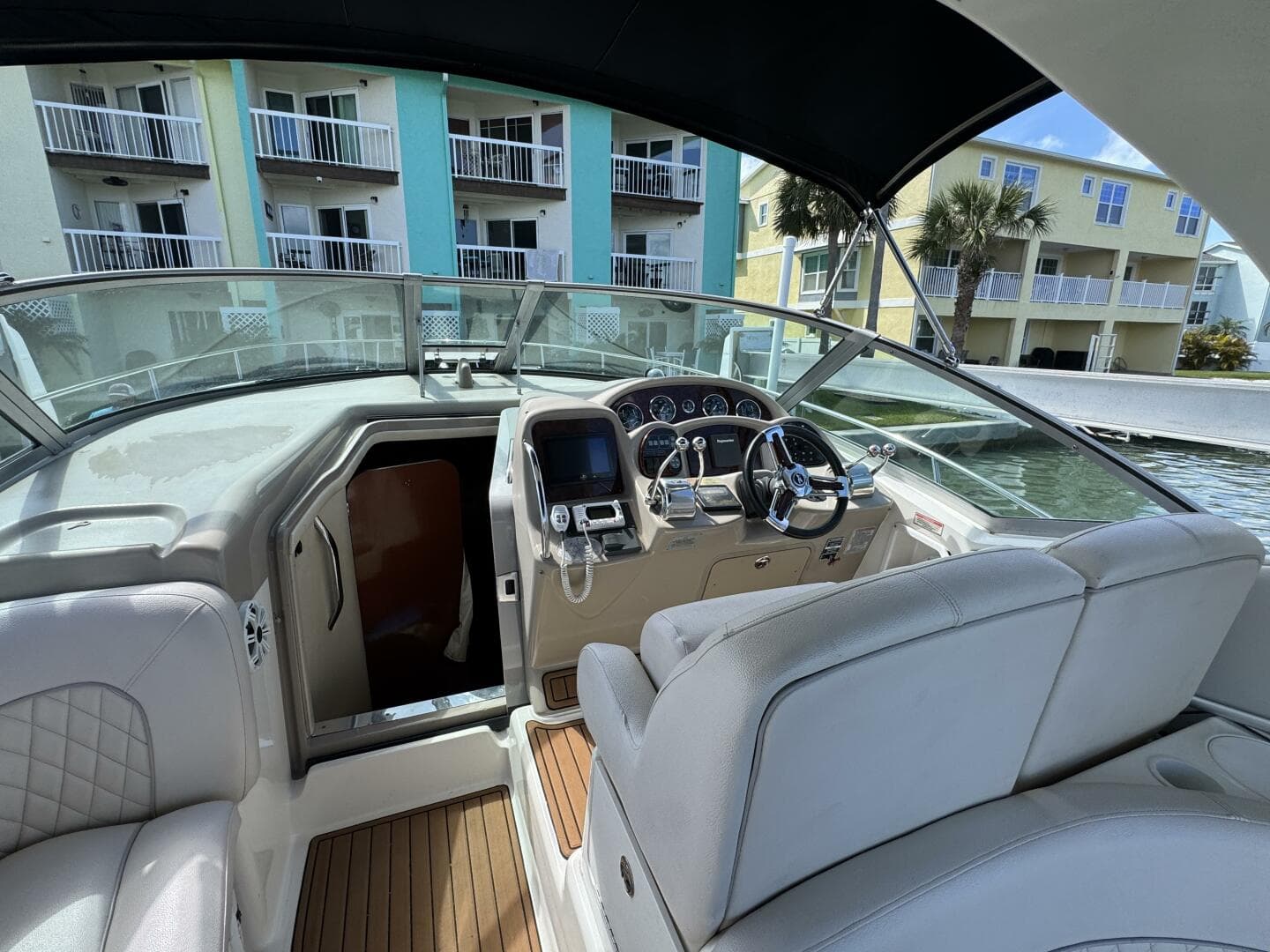 2002 Sea Ray 320 Sundancer — photo 21