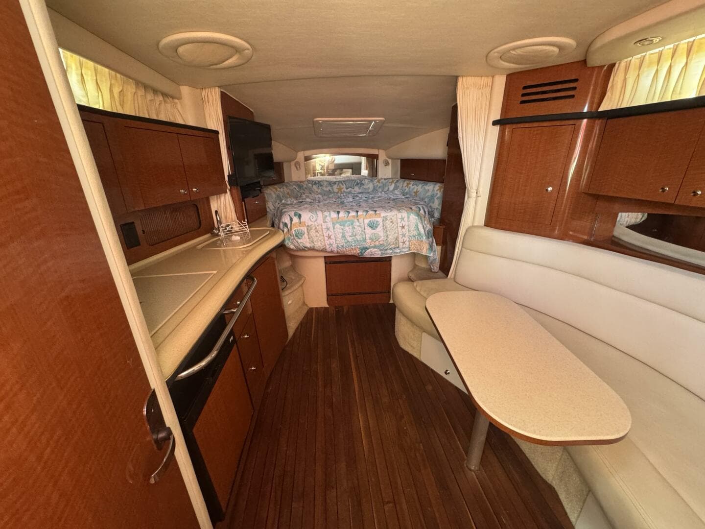 2002 Sea Ray 320 Sundancer — photo 37