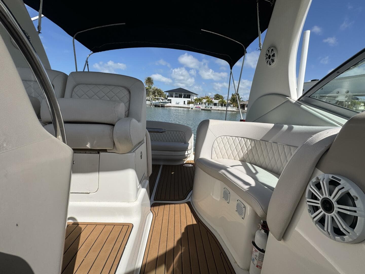 2002 Sea Ray 320 Sundancer — photo 16