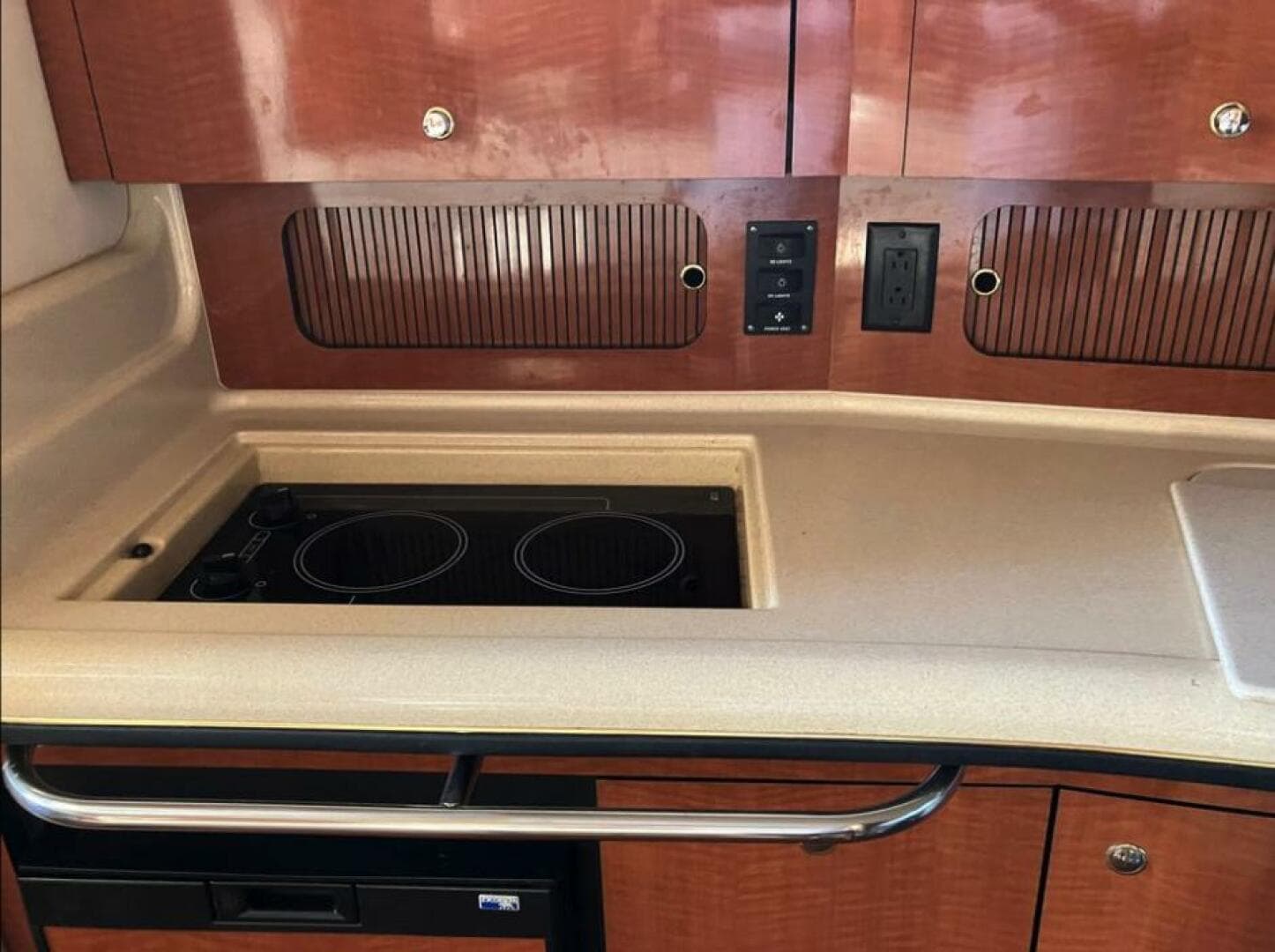 2002 Sea Ray 320 Sundancer — photo 39