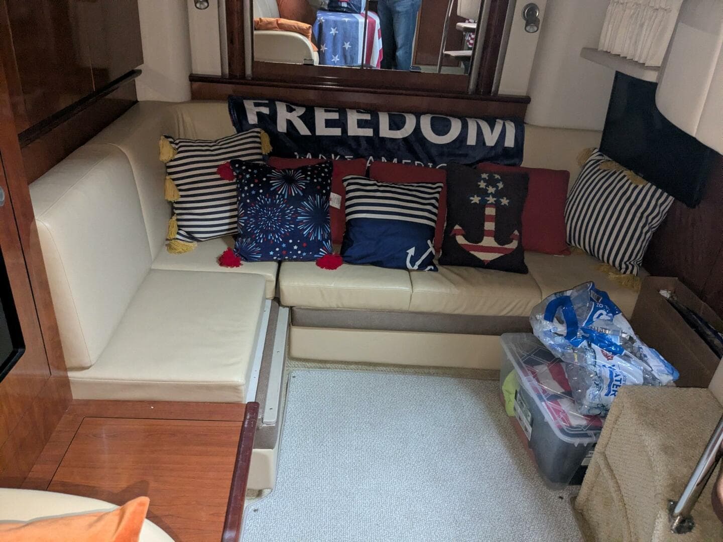 2004 Sea Ray 390 Sundancer — photo 10