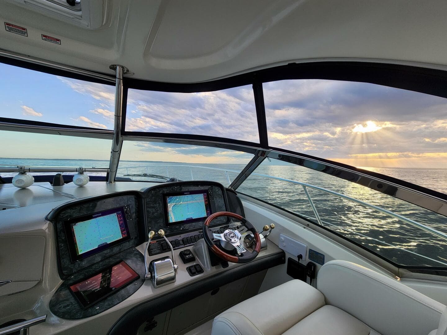 2004 Sea Ray 390 Sundancer — photo 7