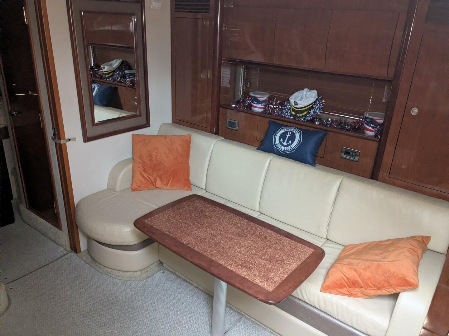 2004 Sea Ray 390 Sundancer — photo 8