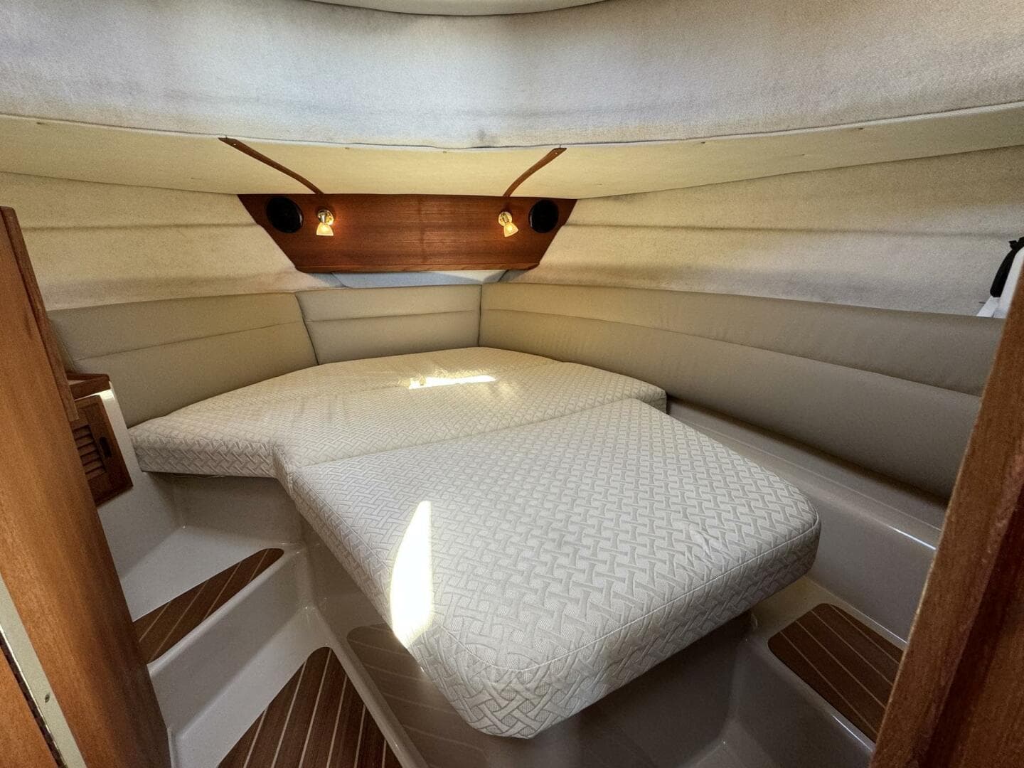 2012 Ranger Tugs R-29 — photo 22