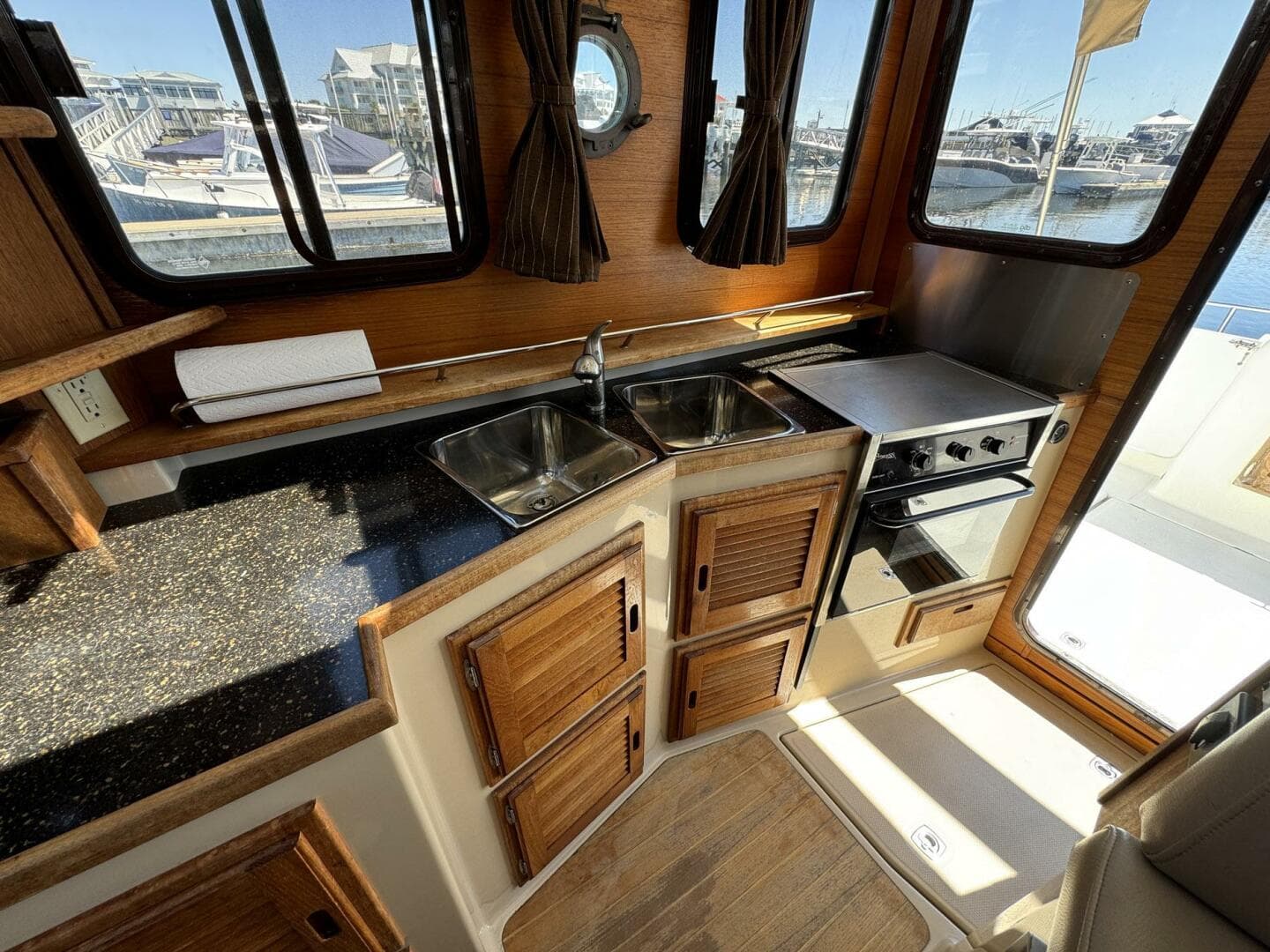 2012 Ranger Tugs R-29 — photo 27