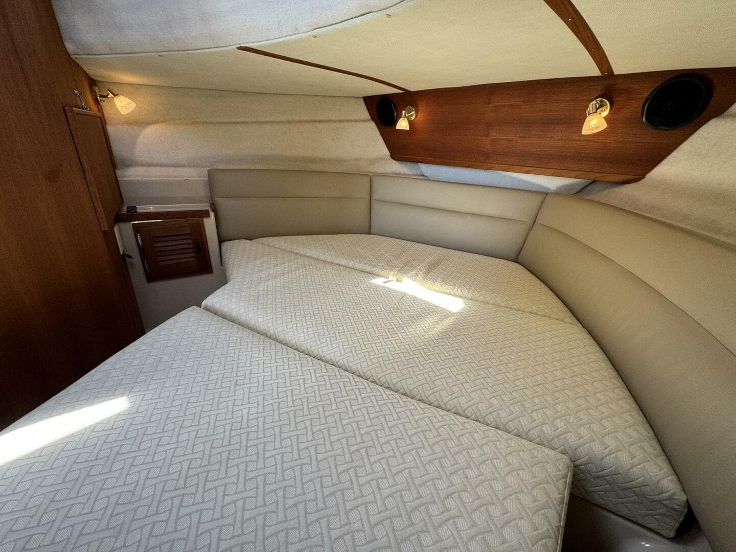 2012 Ranger Tugs R-29 — photo 23