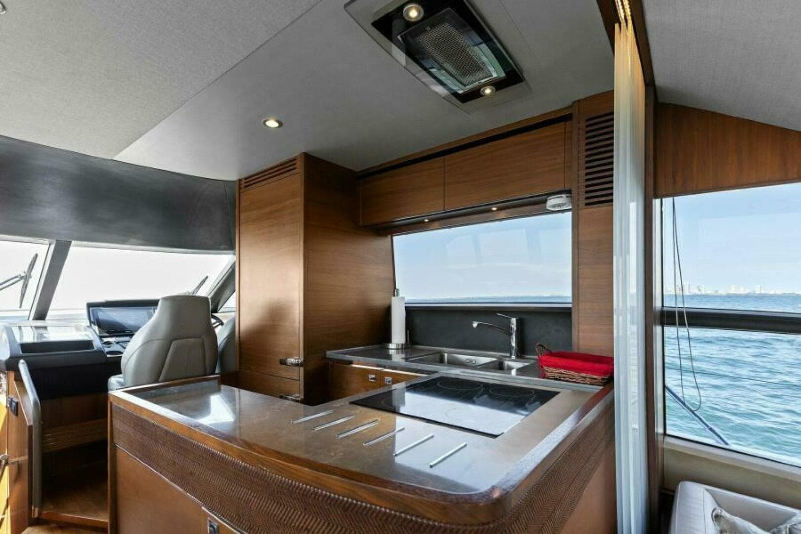 2016 Princess 60 Flybridge — photo 26