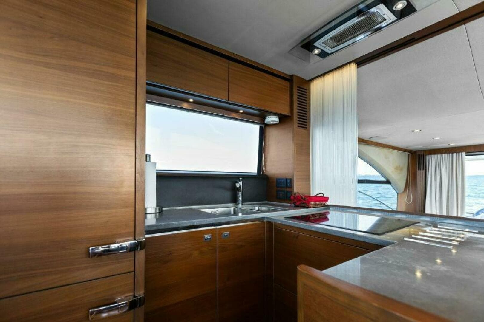 2016 Princess 60 Flybridge — photo 15
