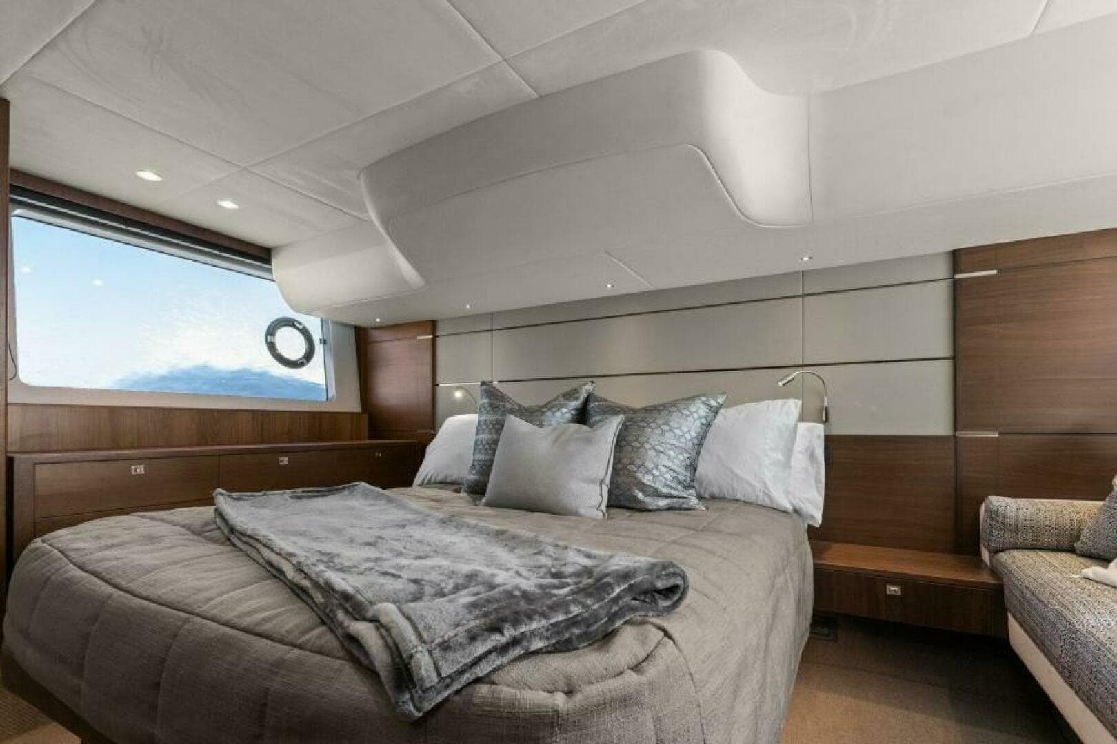 2016 Princess 60 Flybridge — photo 3