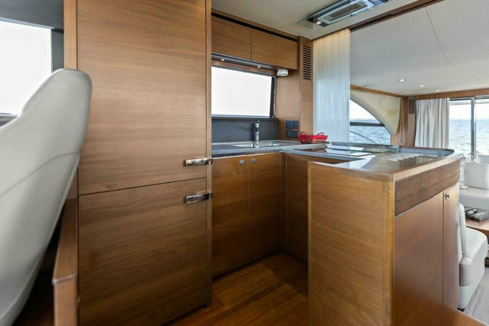 2016 Princess 60 Flybridge — photo 24