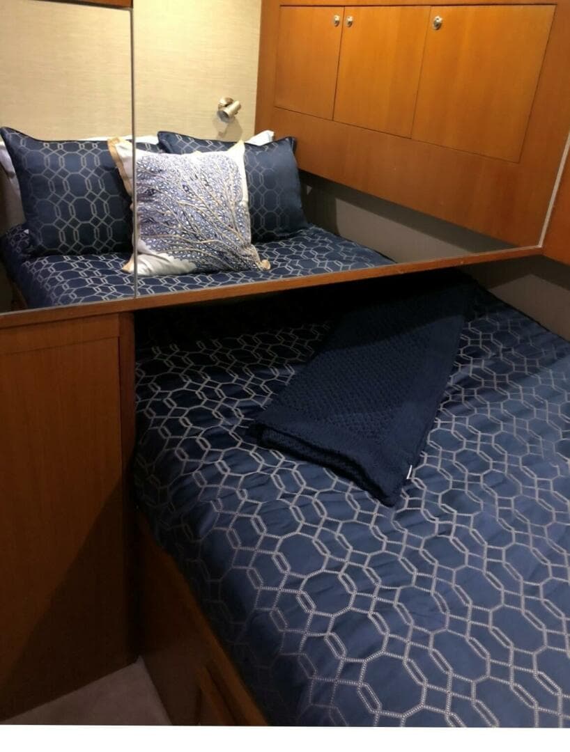 1998 Ocean Yachts 53 Convertible — photo 27