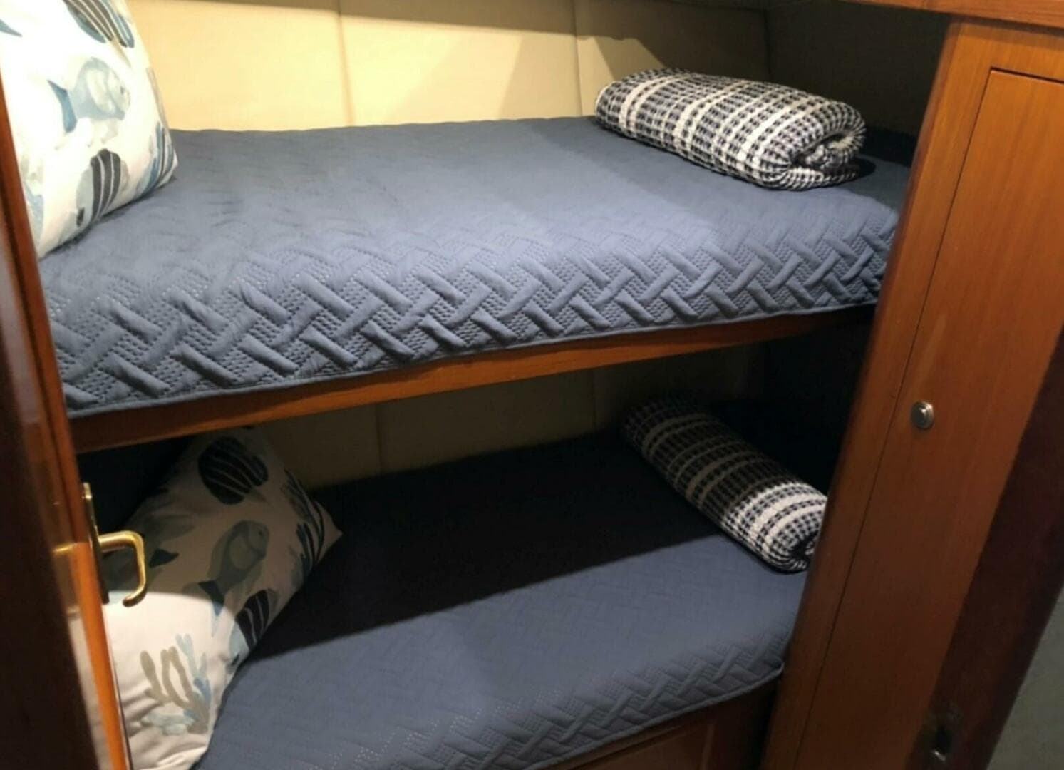 1998 Ocean Yachts 53 Convertible — photo 11