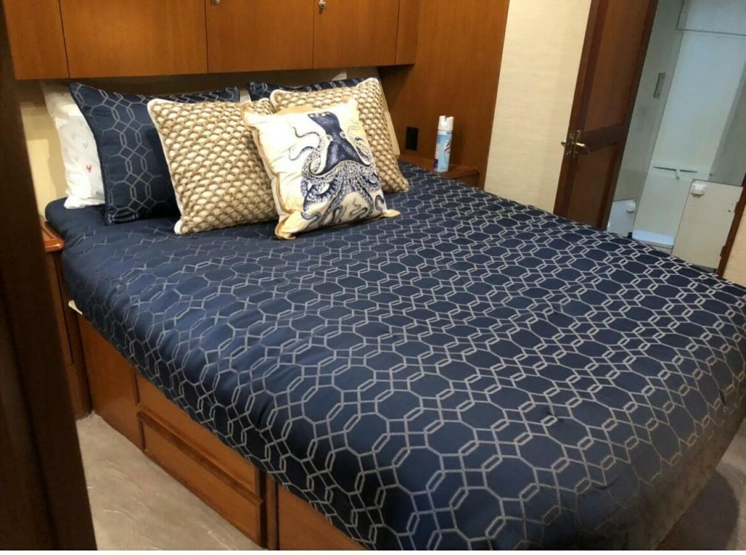 1998 Ocean Yachts 53 Convertible — photo 28