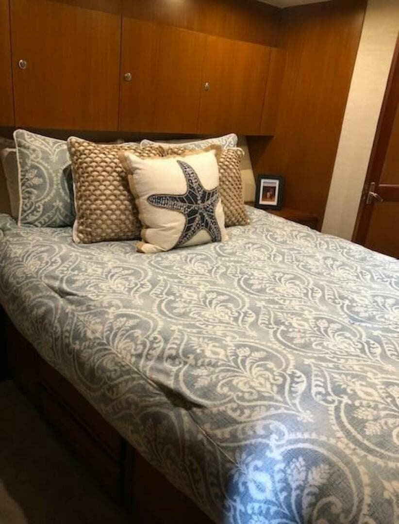 1998 Ocean Yachts 53 Convertible — photo 26