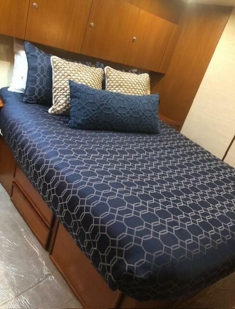 1998 Ocean Yachts 53 Convertible — photo 29