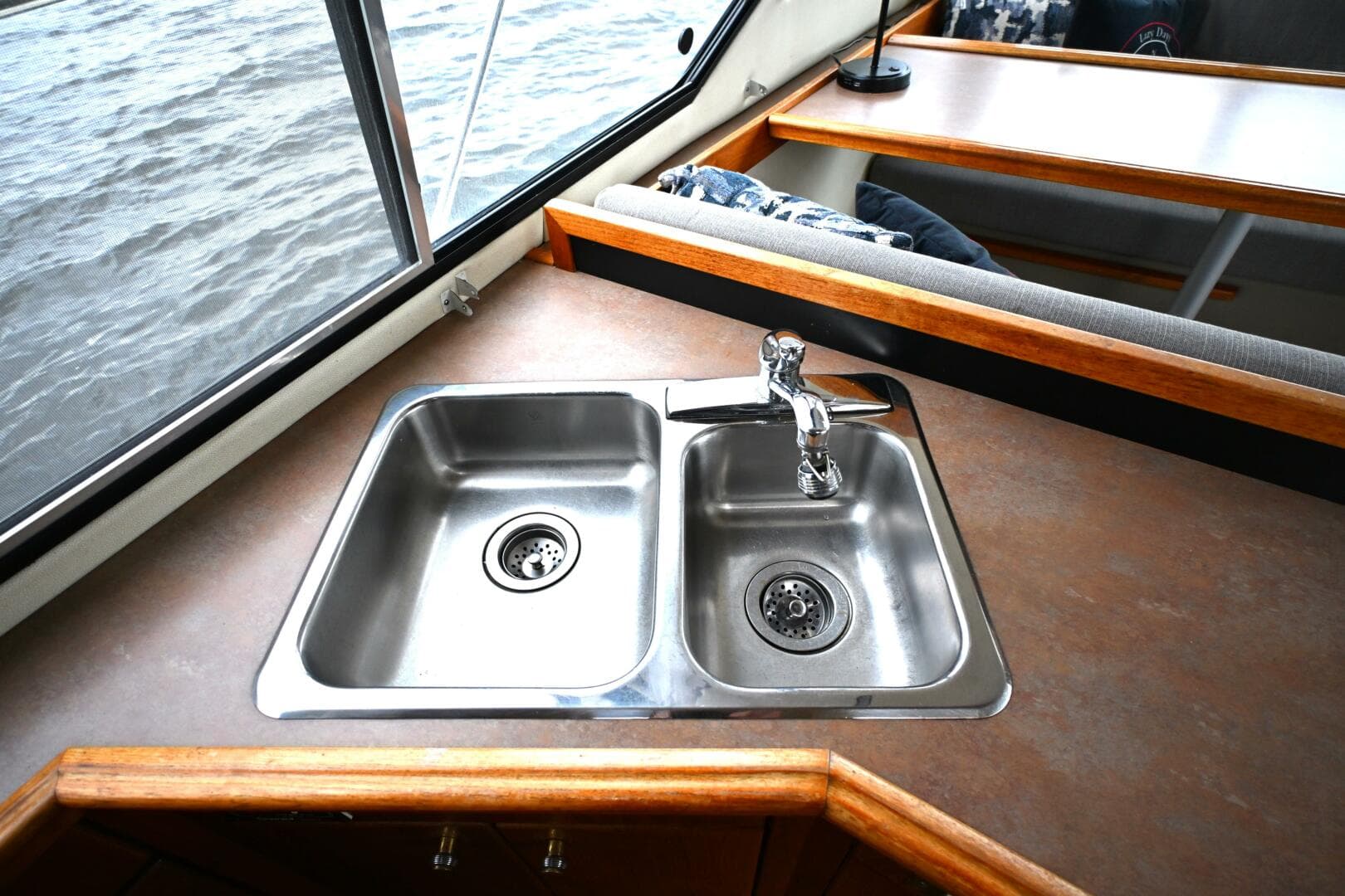 1996 Bayliner 4087 Aft Cabin — photo 49