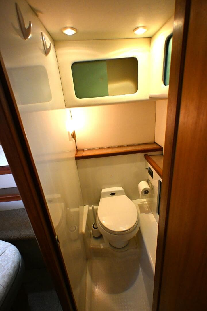 1996 Bayliner 4087 Aft Cabin — photo 45
