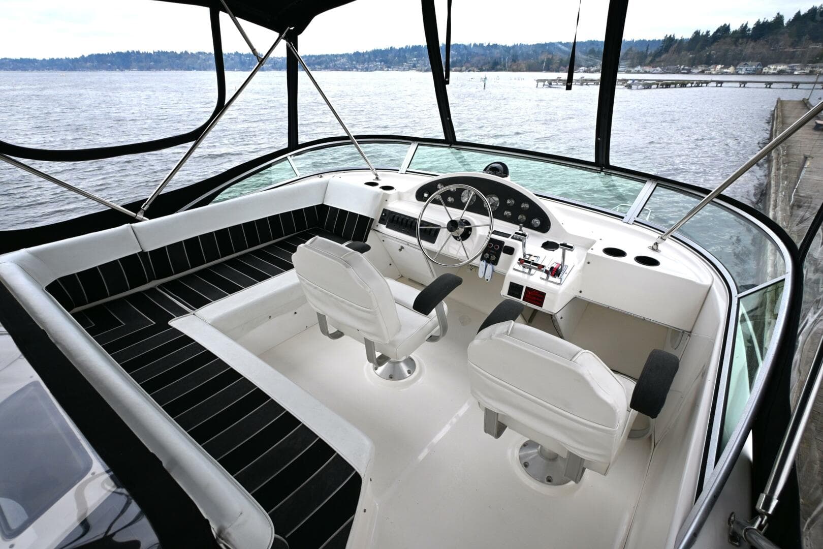 1996 Bayliner 4087 Aft Cabin — photo 23