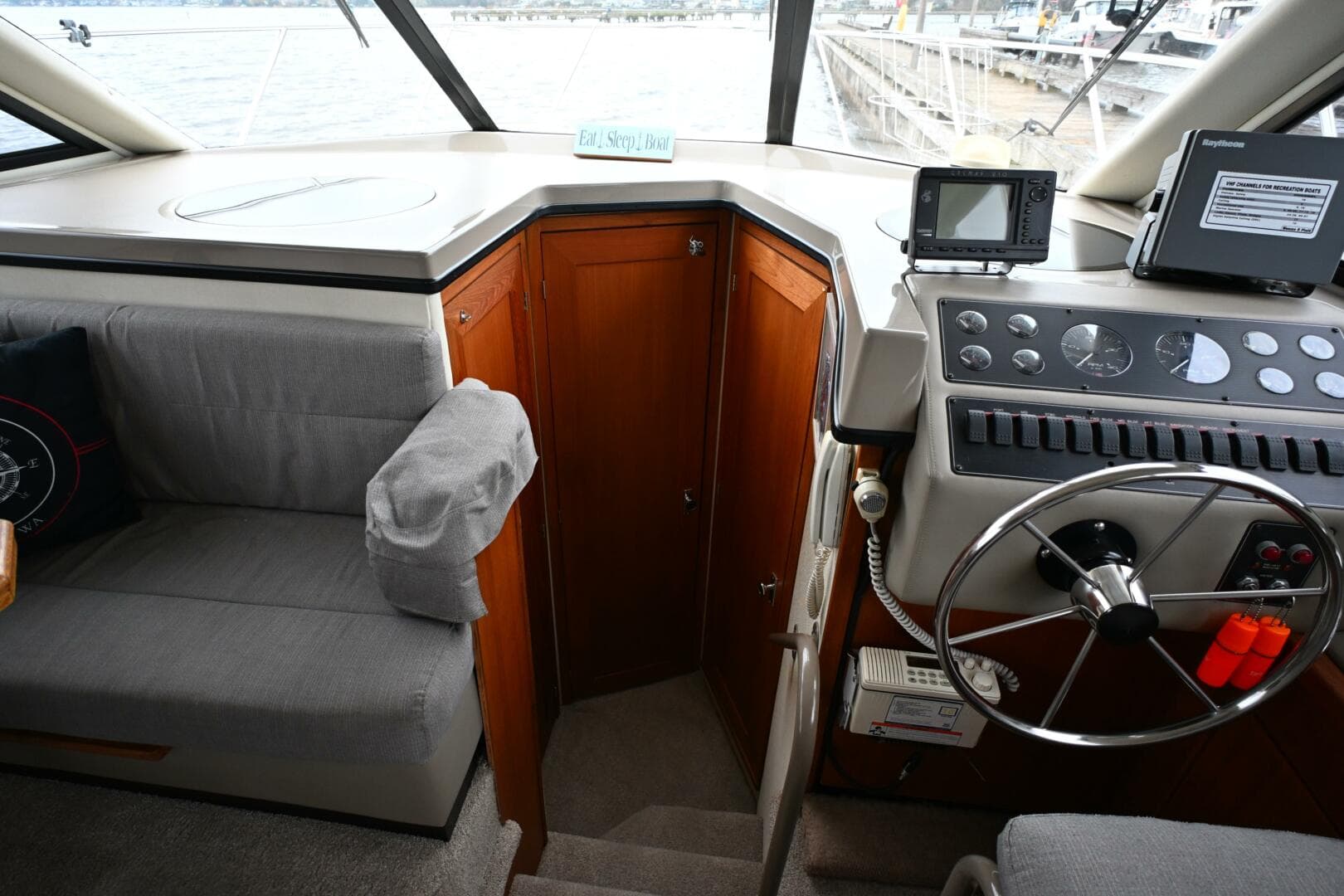 1996 Bayliner 4087 Aft Cabin — photo 31