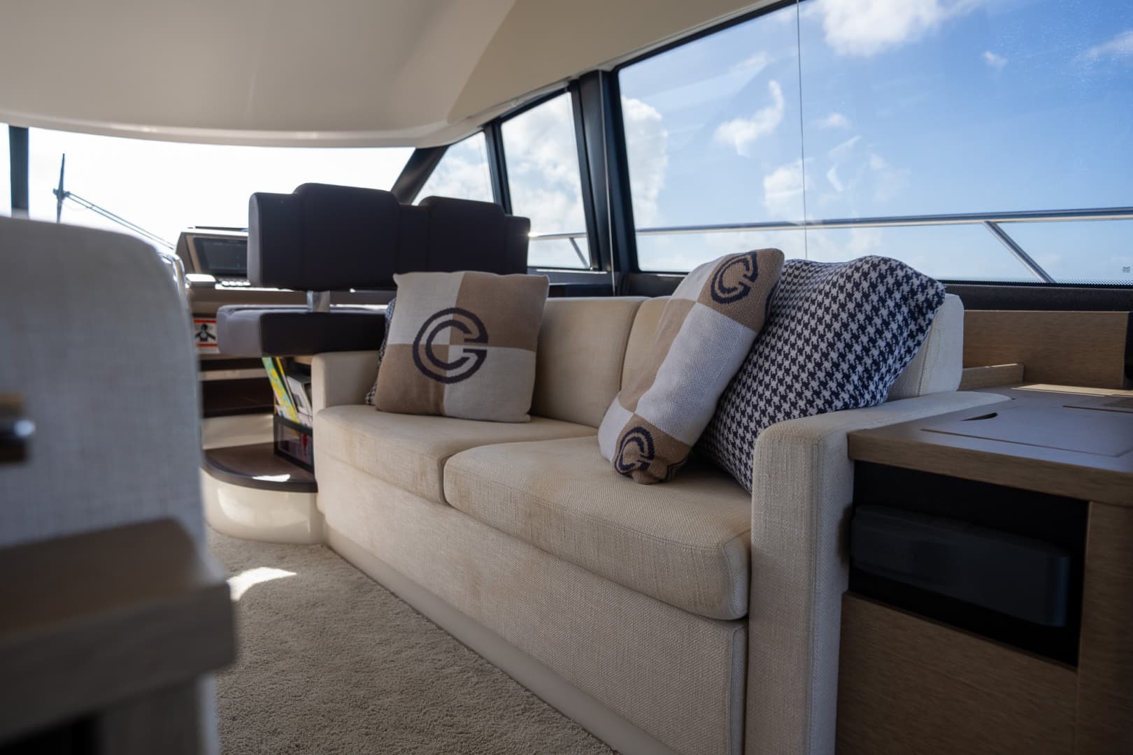 2017 Prestige 50 Fly — photo 26