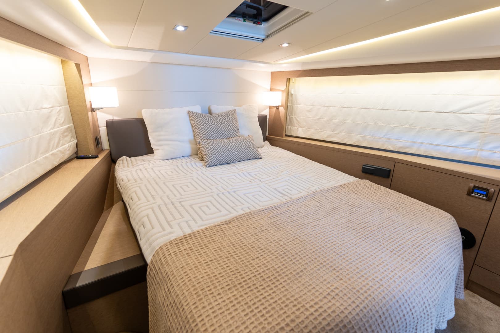 2017 Prestige 50 Fly — photo 32