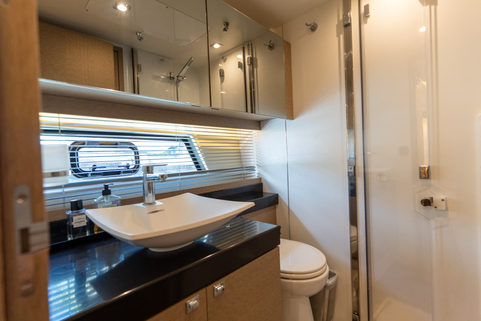 2017 Prestige 50 Fly — photo 34