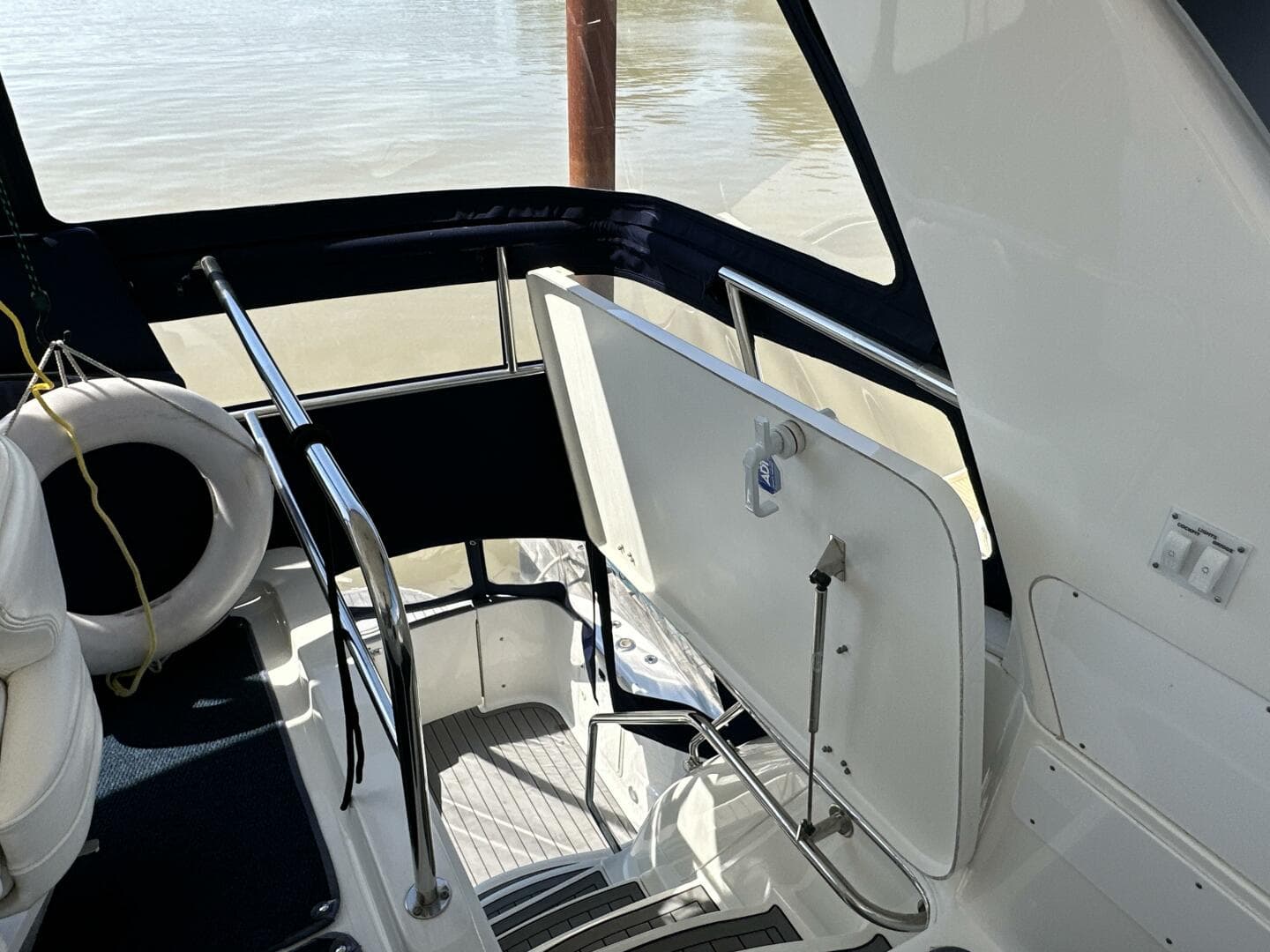 2000 Sea Ray 480 Sedan Bridge — photo 30