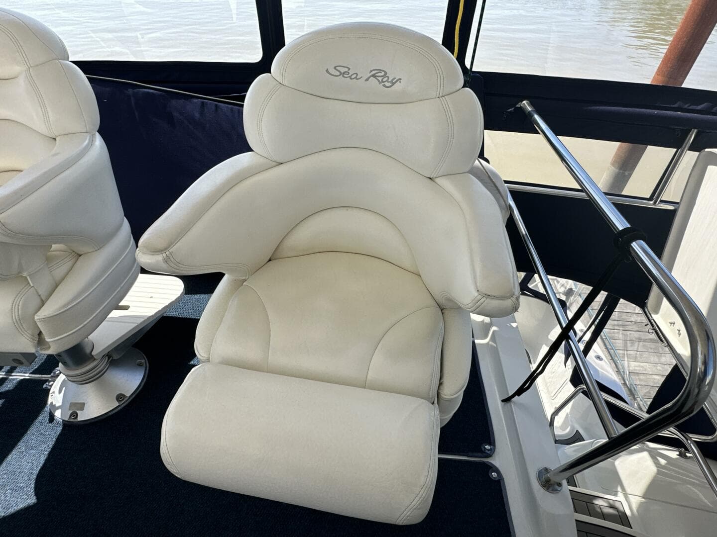 2000 Sea Ray 480 Sedan Bridge — photo 27