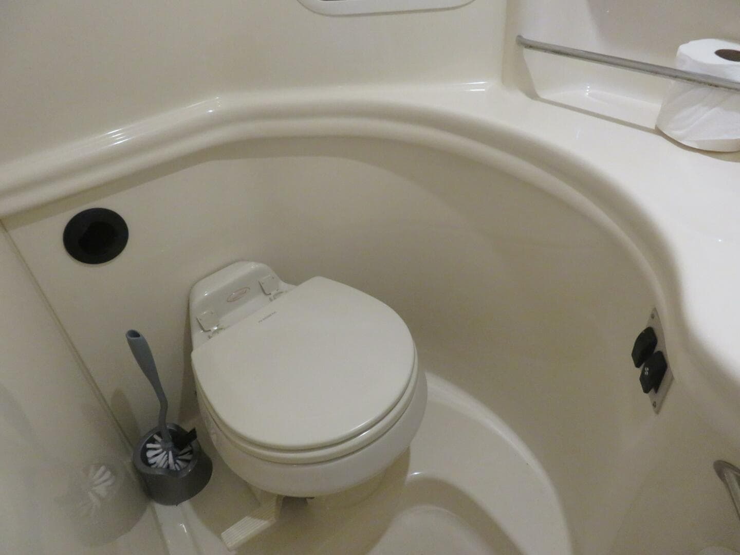 2005 Sea Ray 300 Sundancer — photo 11