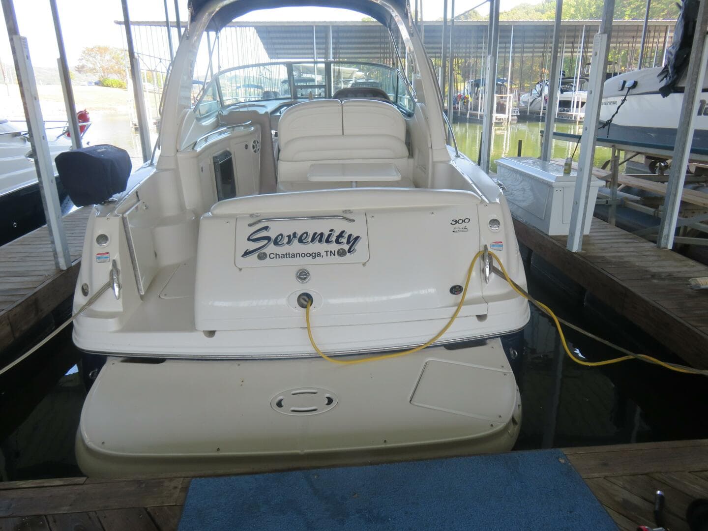 2005 Sea Ray 300 Sundancer — photo 2