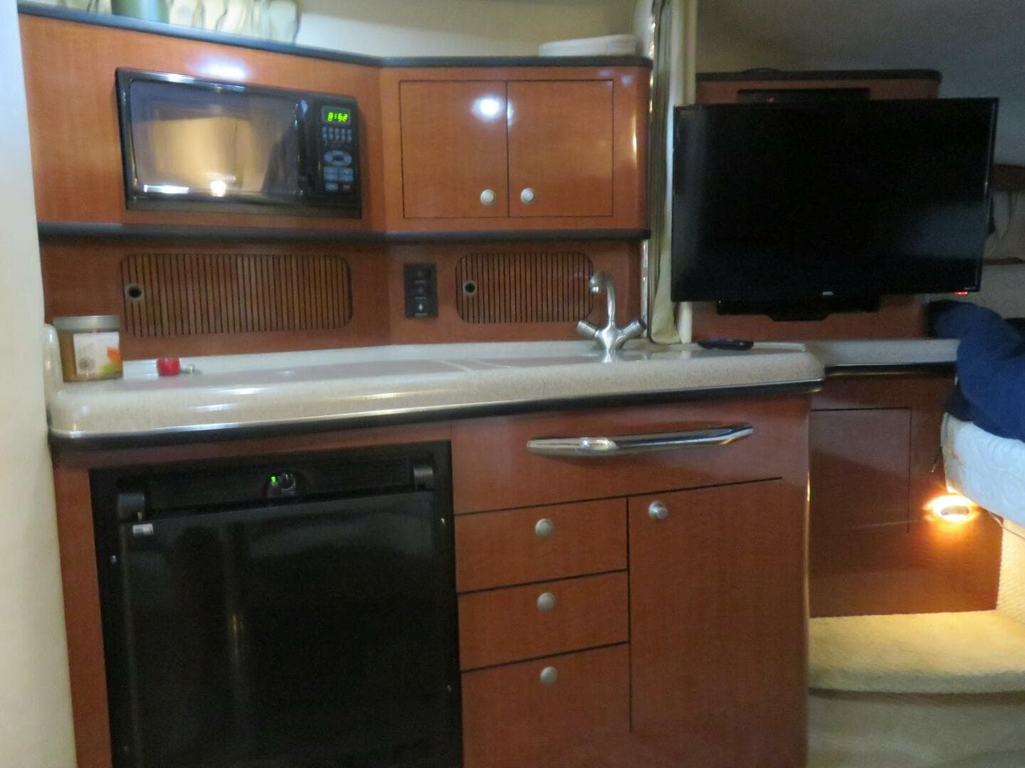 2005 Sea Ray 300 Sundancer — photo 9
