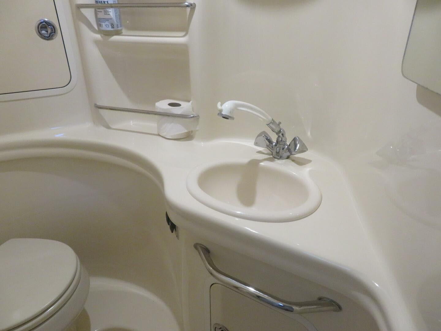 2005 Sea Ray 300 Sundancer — photo 12