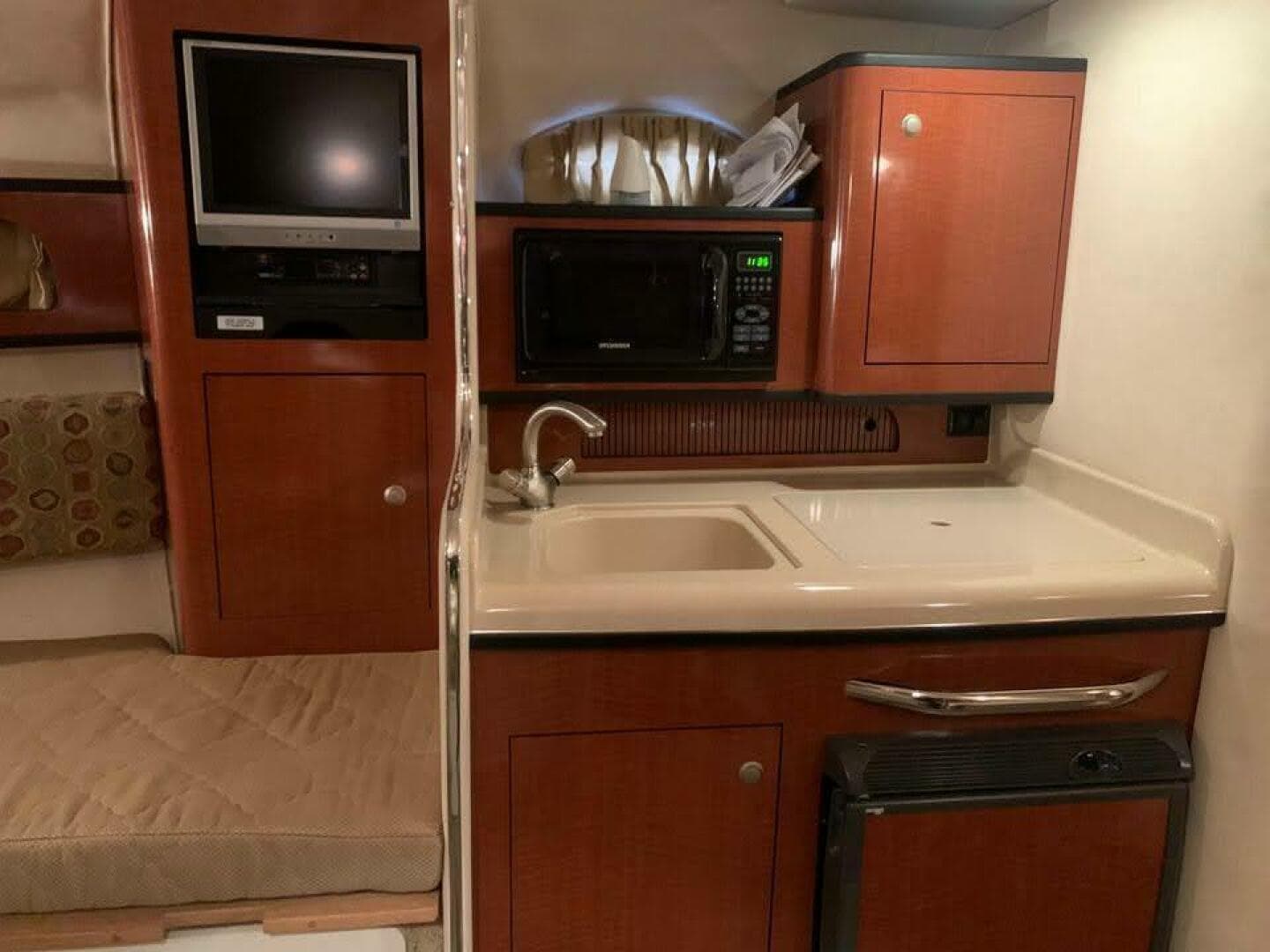 2005 Sea Ray 280 Sundancer — photo 10