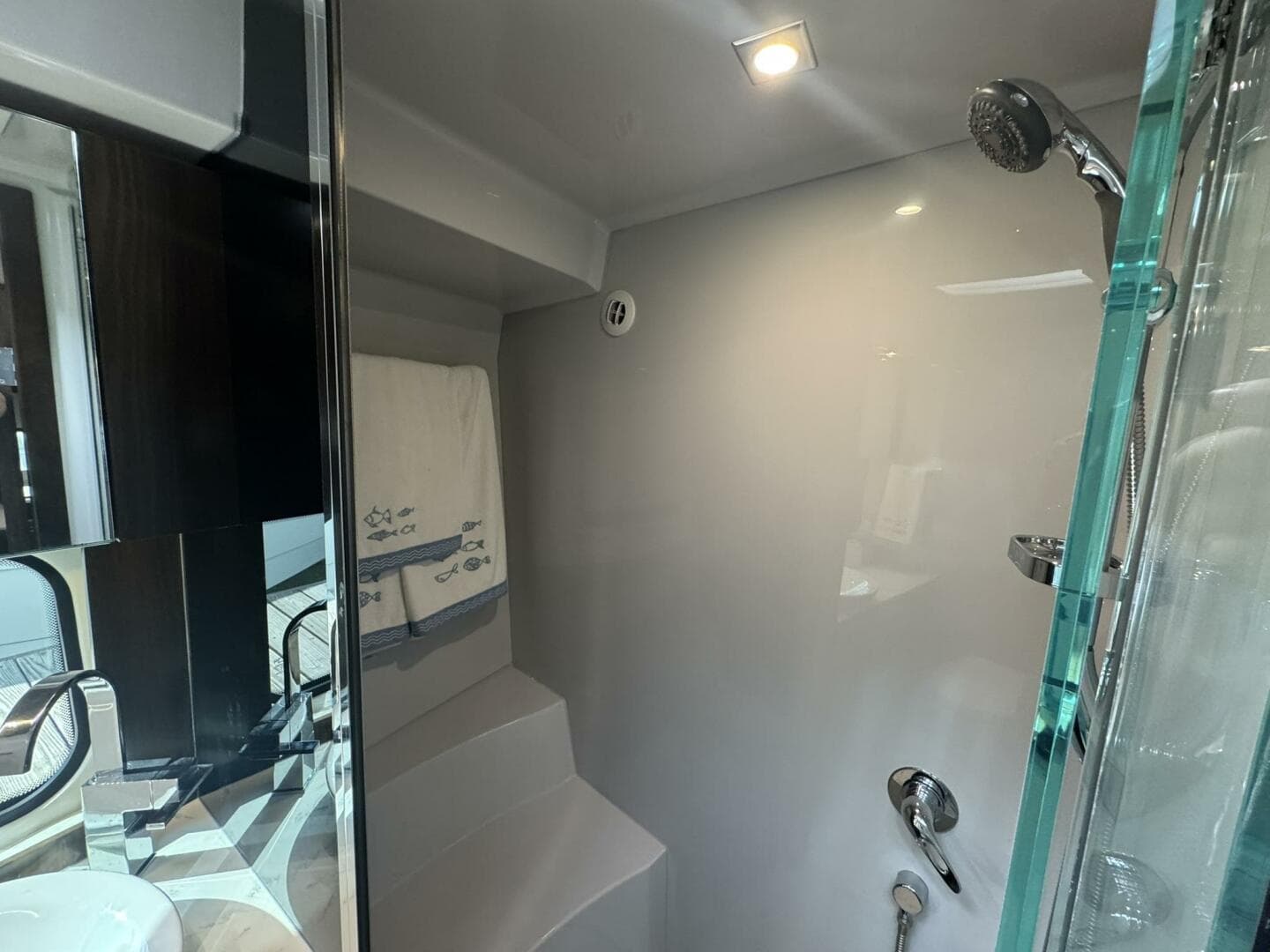 2022 Cruisers Yachts — photo 11