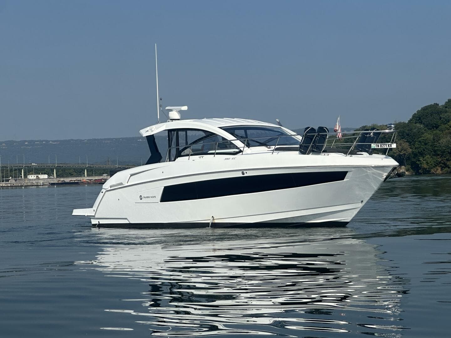 2022 Cruisers Yachts — photo 16